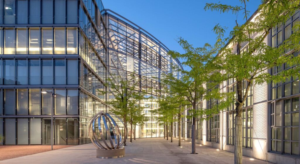 Img hero about 1 1920x1052